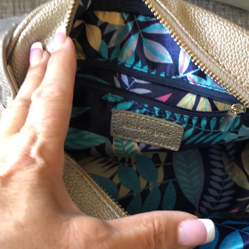 Elizabeth Grant Metallic Crossbody Bag in Gold - Picture 5 of 10